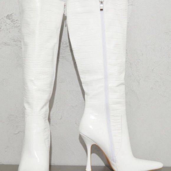 White Croc Point Toe Flare High Heeled Knee Boots PrettyLittleThing - Picture 4 of 4